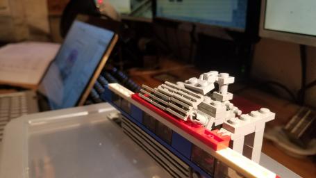 Testing an unstable balancing act of locking hinges plus handle-and-modified-tile SNOT.